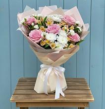 Букет цветов из:  Гвоздики, Орхидеи и Розы #REPLACE_PRED# Птичьем