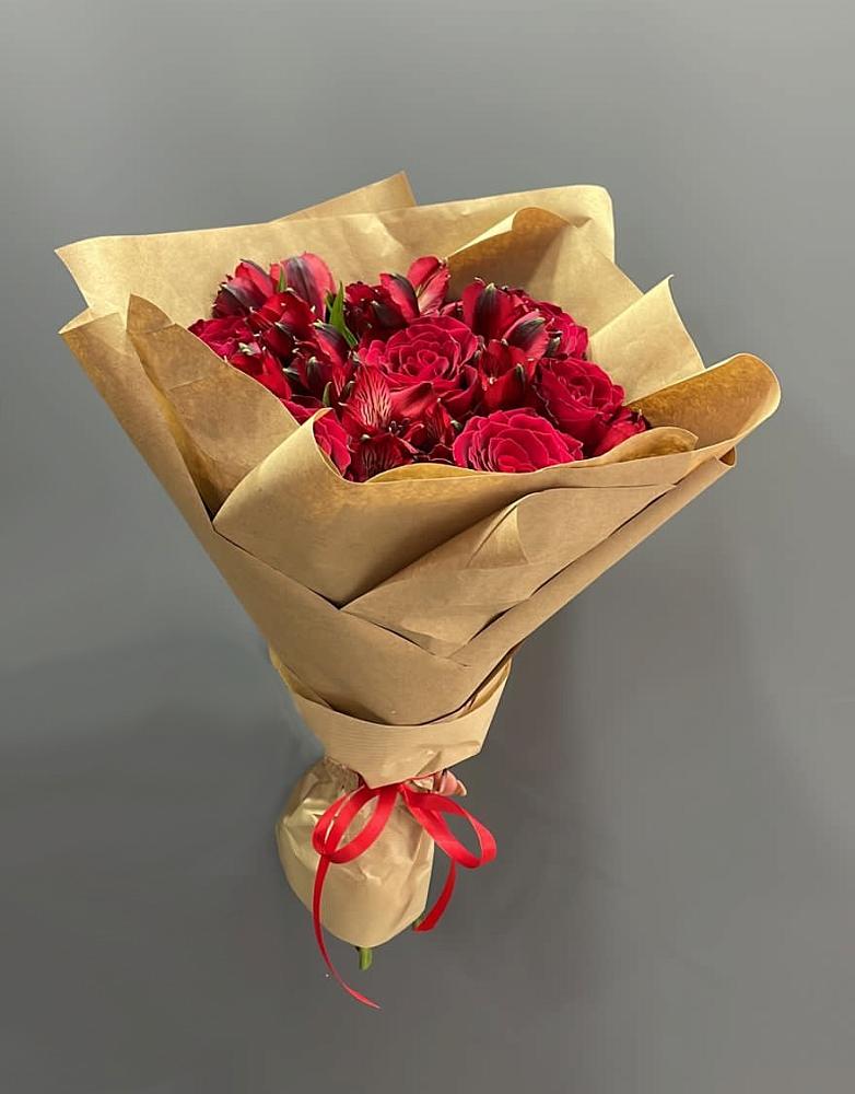 Букет цветов из: Альстромерии и Розы в Птичьем