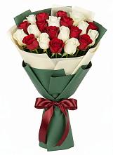 Букет Микс из красных и белых роз в Птичьем