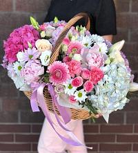 Композиция солнечный день в Птичьем Цветочная композиция из Розы, Хризантемы, Пионы и Лизиантусы в корзине в Птичьем