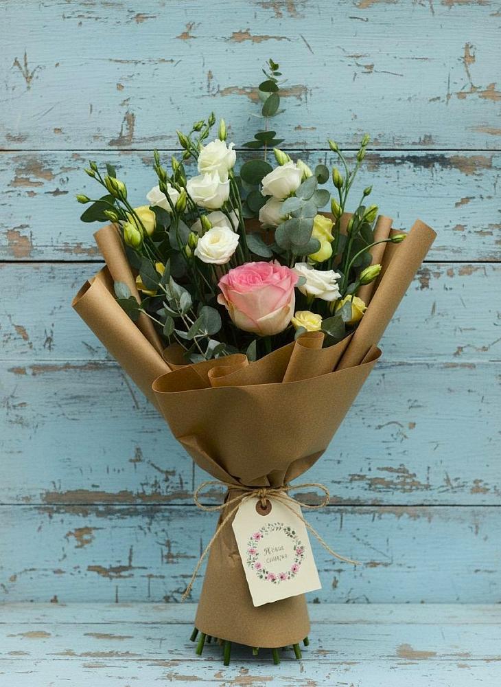 Букет цветов из: Розы и Лизиантусы в Птичьем