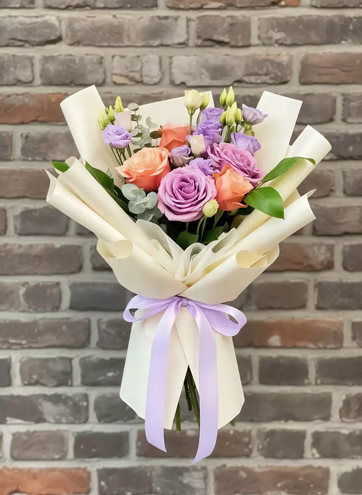 Букет цветов из: Лизиантусы и Розы в Птичьем