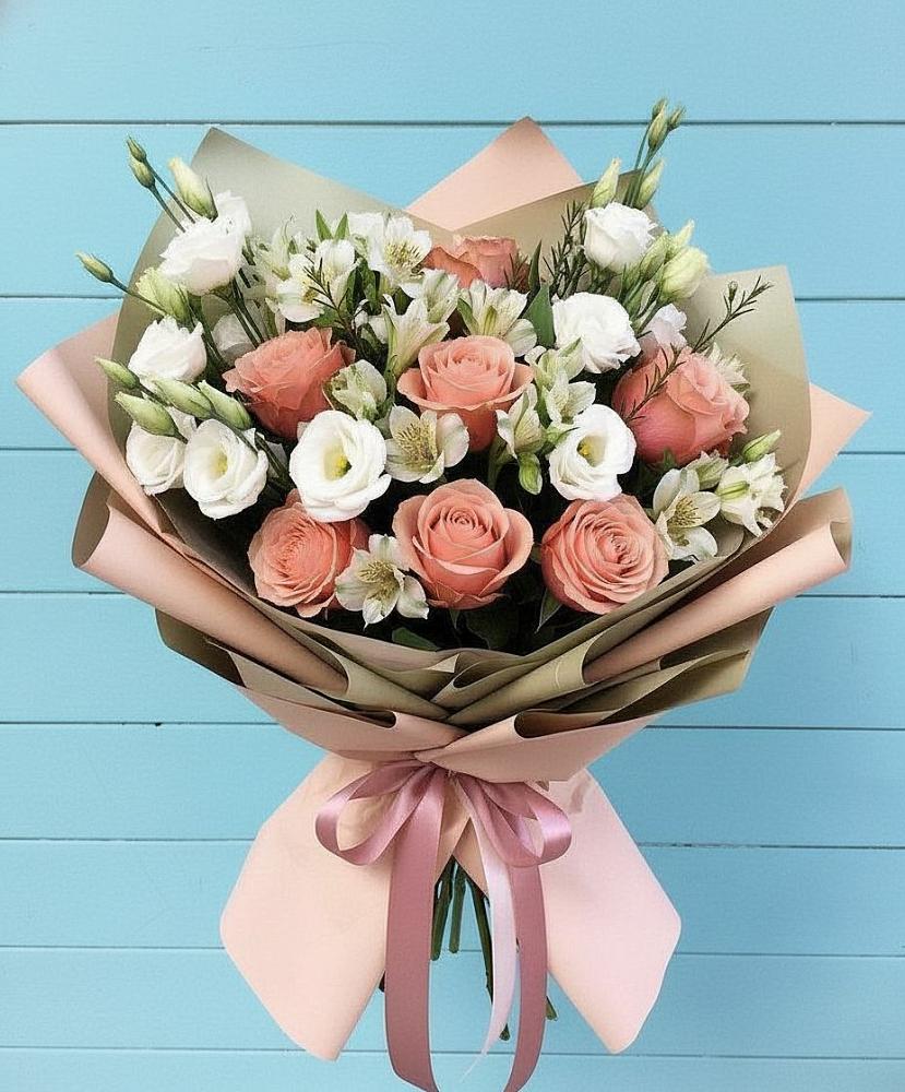 Букет цветов из: Розы, Альстромерии и Лизиантусы в Птичьем