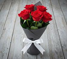 Букет 5 Красных роз Эдлесс Лав в Птичьем