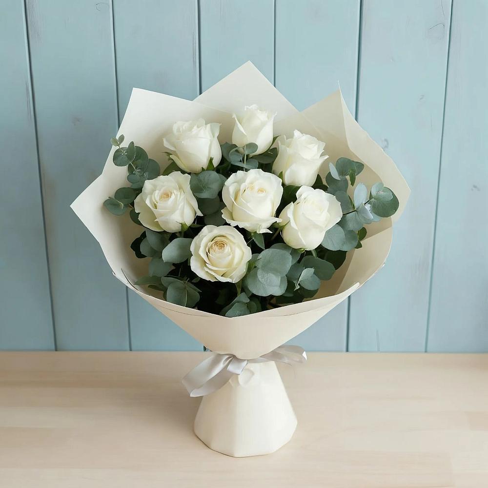 Букет Белые розы в Эвкалипте в Птичьем