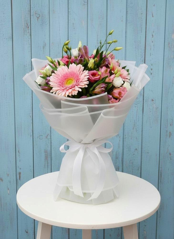 Букет цветов из: Герберы, Альстромерии и Лизиантусы в Птичьем