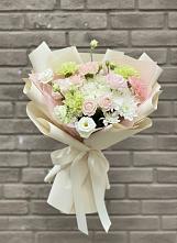 Букет цветов из:  Гвоздики, Розы, Лизиантусы и Хризантемы в Птичьем